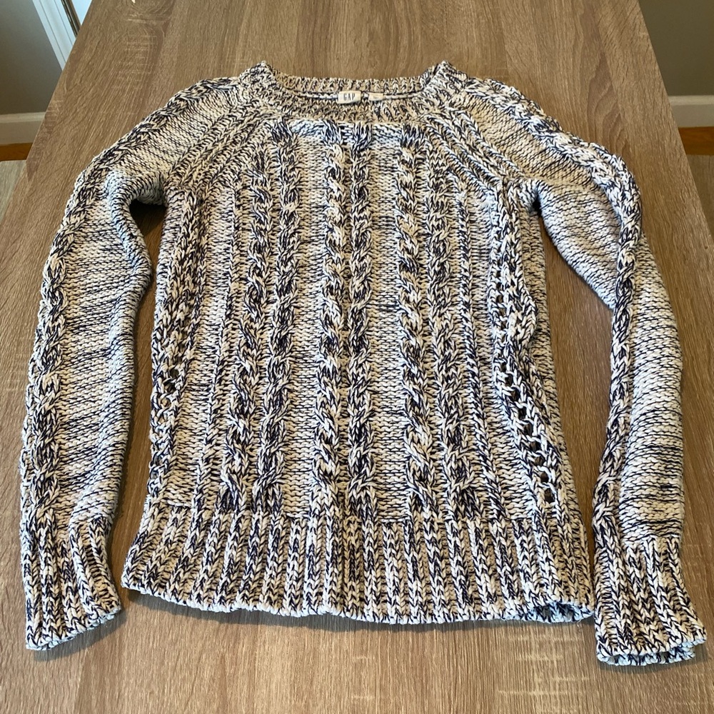 Gap XS cablenet sweater
